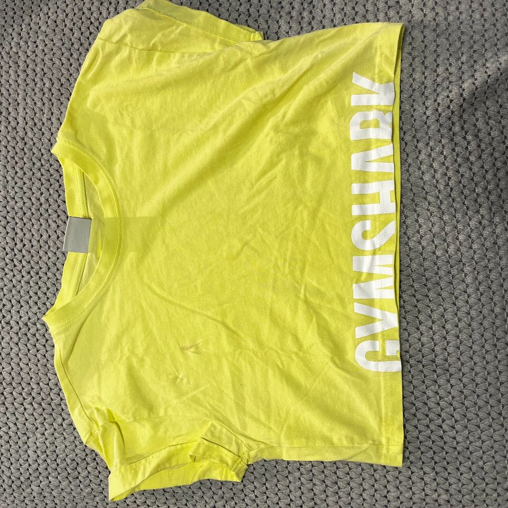 gym shark cropped teeshirt